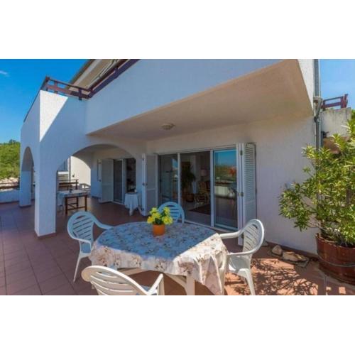 Appartement in Dramalj mit Möbliertem Balkon