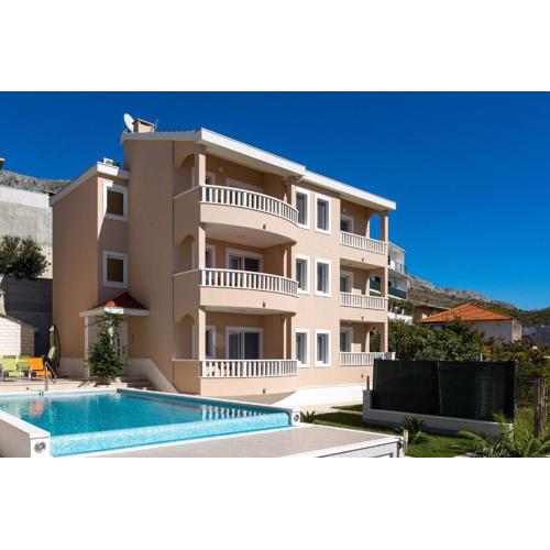 Appartement In Dugi Rat Mit Großer Terrasse