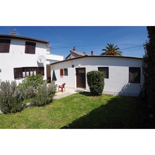 Appartement in Premantura mit Grill, Terrasse und Garten