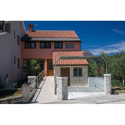 Appartement in Pula mit Terrasse, Garten und Grill