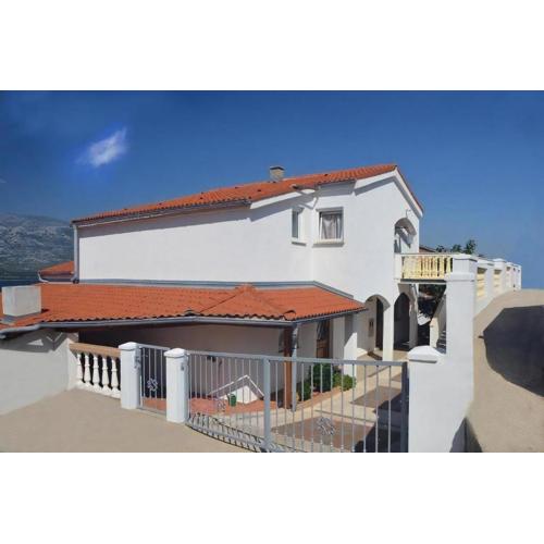 Appartement In Vinjerac Mit Großer Terrasse