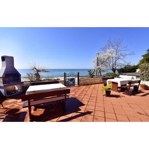Appartement in Zambratija mit Schöner Terrasse