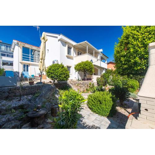 Apt DION with garden and terrace, just 200m from the beach