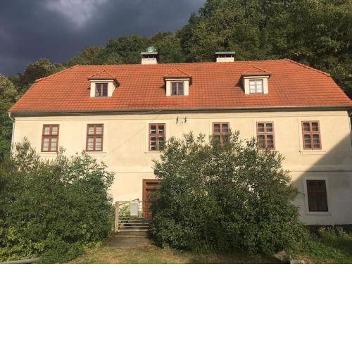 Apt. overlooking the castle Nižbor20km from Prague