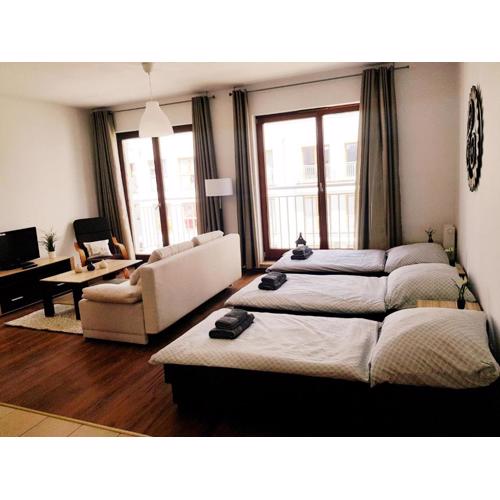 Apt with 6 single beds