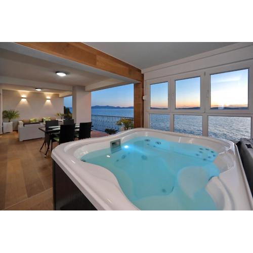 Aqua Cabana 1