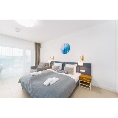Aquamarina Prima Deluxe Studios With Sea View by Noclegi Renters