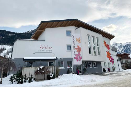 Art Apart Nomay mit Kitzsteinhornblick