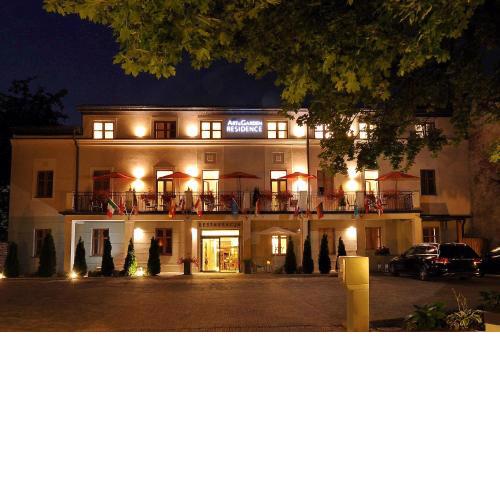 Art & Garden Residence