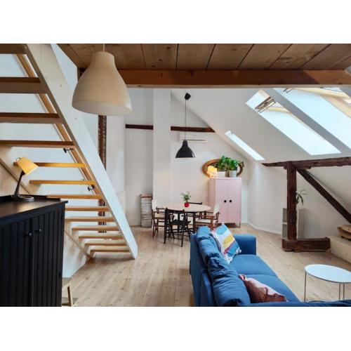 Art / Peaceful / Historical city center apartment