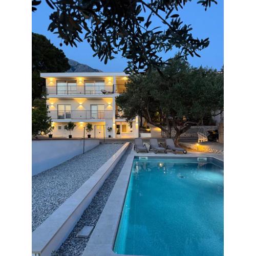 Artemis Poolhouse Apartments