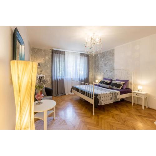 Artistic chill art apartment 2+2.Centar of Split.