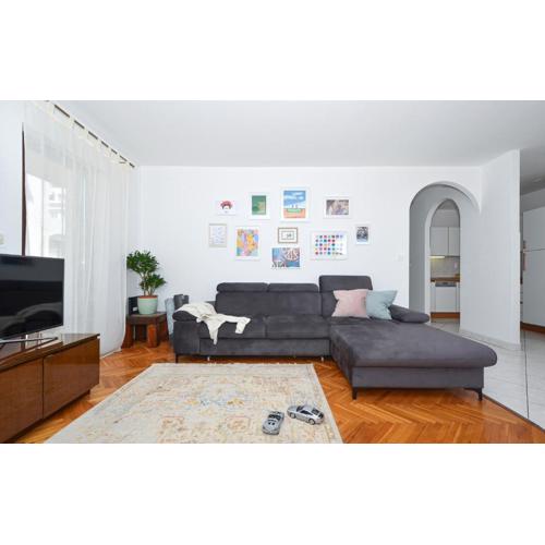 Artsy Hideaway near Old town & beach with Fast WiFi