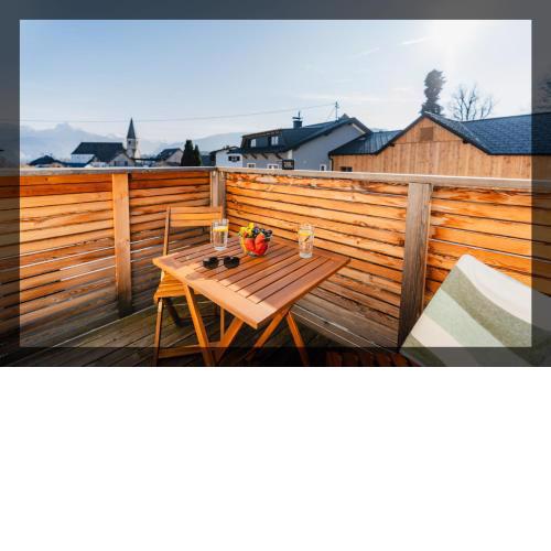 ArVia Living - Ferienwohnung in Altmünster, zentrale Lage, 7 Min Gehweg zum Traunsee, Balkon, Küche, gratis Parkplatz & WLAN
