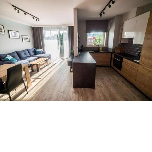 Aston- Modern & Sunny Apartment in the City Center