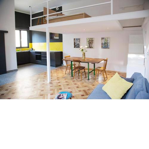 Atelier Central 7 / stylish, bright, quiet
