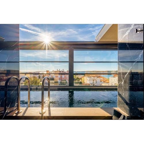 Atemberaubende Villa nur 150 Meter zum Strand mit beheizbarem Privatpool