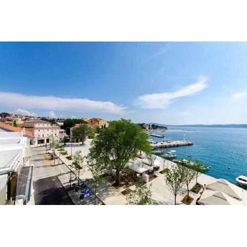 Atemberaubendes Apartment direkt am Meer mit privater Dachterrasse, eigener Galerie, WiFi