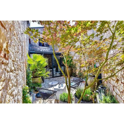 Atrium Town House