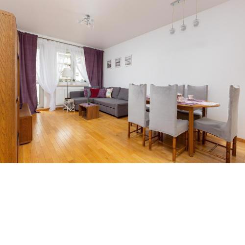 Atrium Ursus Warsaw Apartments by Noclegi Renters