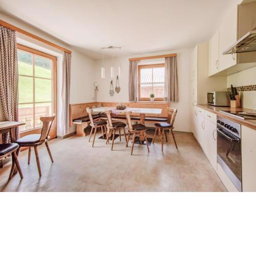 Attractive apartment in Hainzenberg with ski room