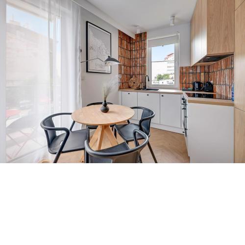 Aura 40 City Center & Free Parking by Downtown Apartments