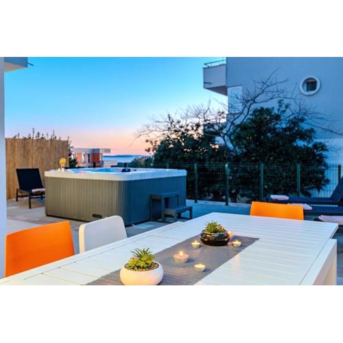 Aura, modern apartment with private jacuzzi