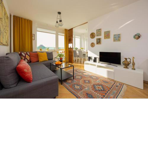 Autumn Apartment with Balcony and Two Bedrooms by Noclegi Renters