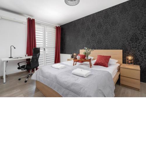 Avia Apartment Three Bedroom Two Balcony AC & Parking by Noclegi Renters