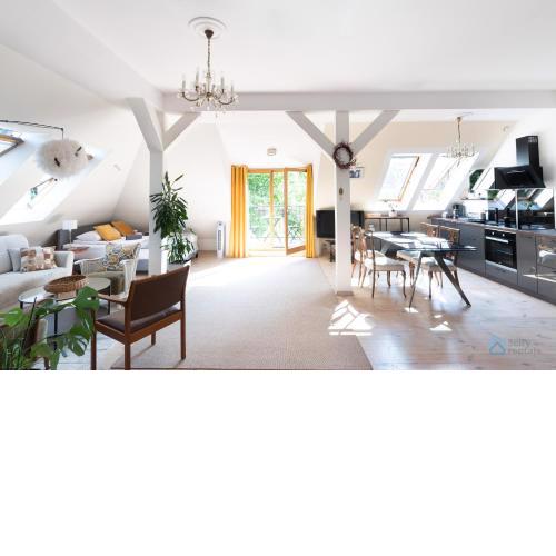 Aviator Superior by 3City Rentals