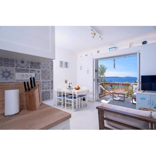 AWAKEN Gorgeous Sea View Apartment