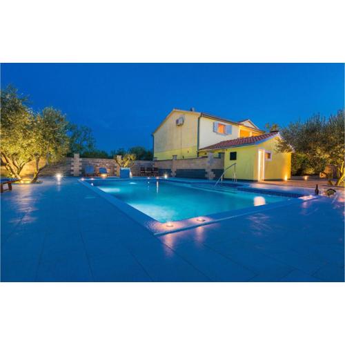 Awesome Apartment In Biograd Na Moru