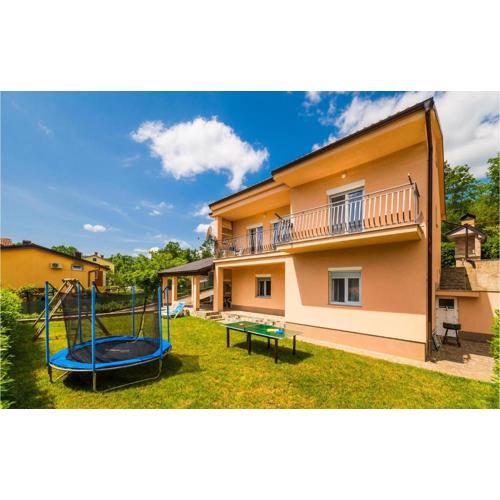 Awesome Apartment In Bresca