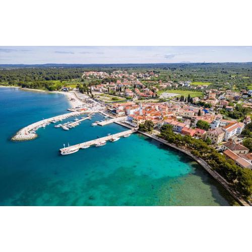 Awesome Apartment In Fazana With Wifi