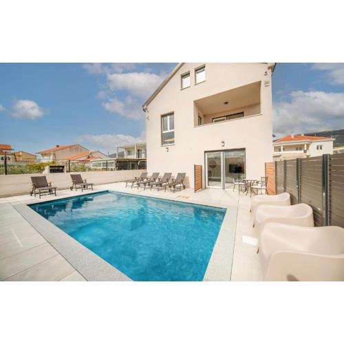 Awesome Apartment In Kastel Novi