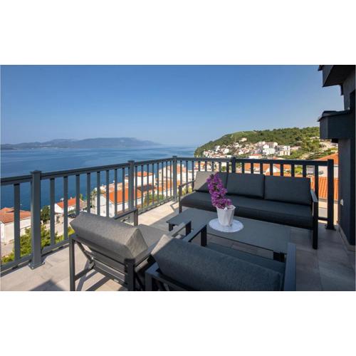Awesome Apartment In Komarna With Wifi