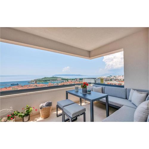 Awesome Apartment In Makarska With Wifi