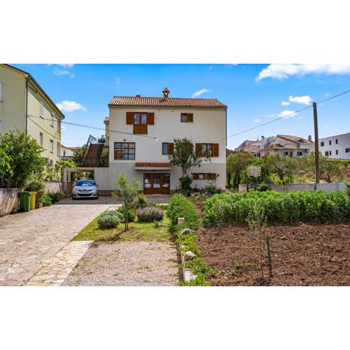 Awesome Apartment In Murter