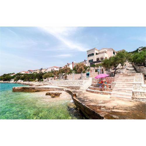 Awesome Apartment In Okrug Donji