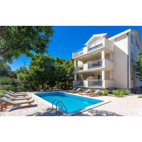 Awesome Apartment In Pinezici With Wifi