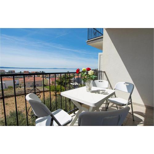 Awesome Apartment In Podstrana