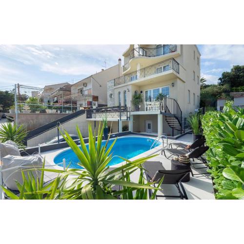Awesome Apartment In Podstrana