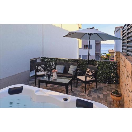 Awesome Apartment In Podstrana