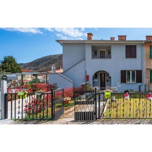 Awesome Apartment In Rasa With Wi-Fi