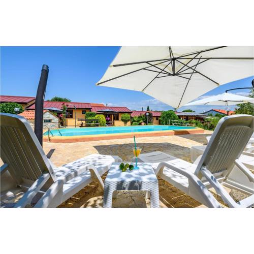 Awesome Apartment In Rovinjsko Selo