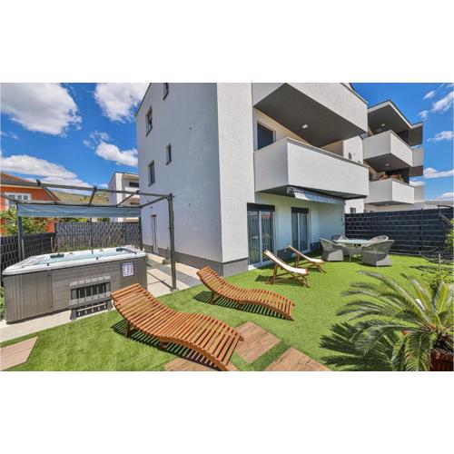 Awesome Apartment In Seget Donji