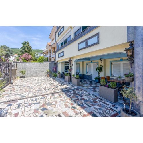 Awesome Apartment In Selce With Wifi