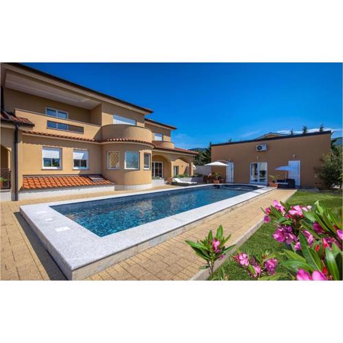 Awesome Apartment In Smrika With Wifi