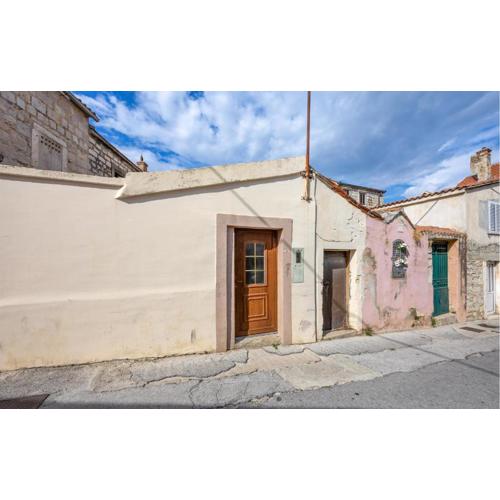 Awesome Apartment In Split With Wifi