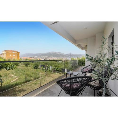 Awesome Apartment In Split With Wifi